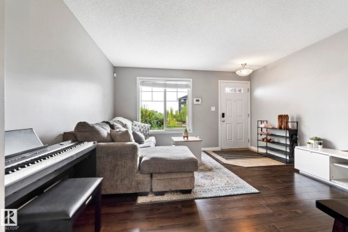 8 1030 Chappelle Boulevard, Edmonton, AB - Indoor Photo Showing Living Room
