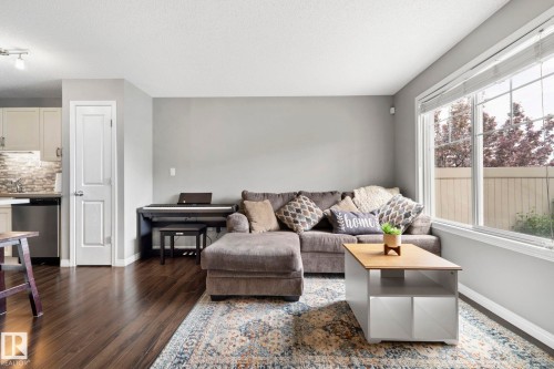 8 1030 Chappelle Boulevard, Edmonton, AB - Indoor Photo Showing Living Room