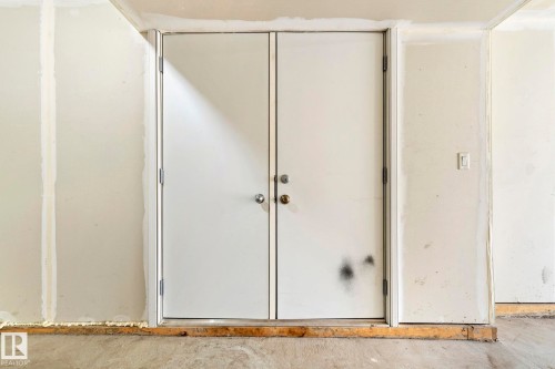 8 1030 Chappelle Boulevard, Edmonton, AB - Indoor Photo Showing Other Room
