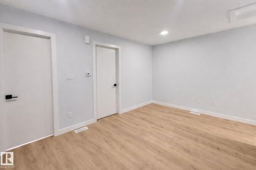 Garage 137 29 Street Sw, Edmonton, AB - Indoor Photo Showing Other Room