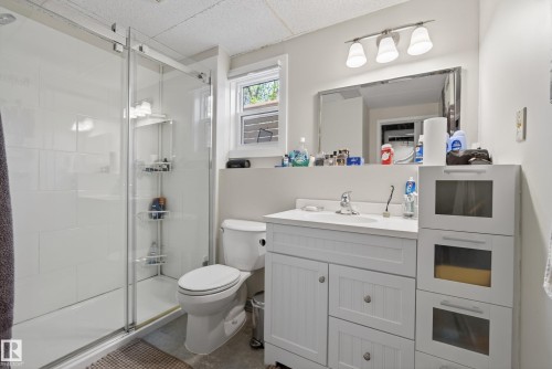 10869 94 Street, Edmonton, AB - Indoor Photo Showing Bathroom