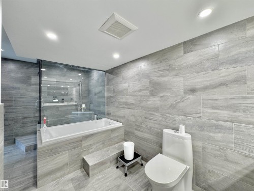 #201 10010 119 St Nw, Edmonton, AB - Indoor Photo Showing Bathroom