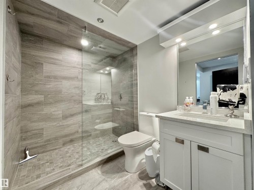 #201 10010 119 St Nw, Edmonton, AB - Indoor Photo Showing Bathroom