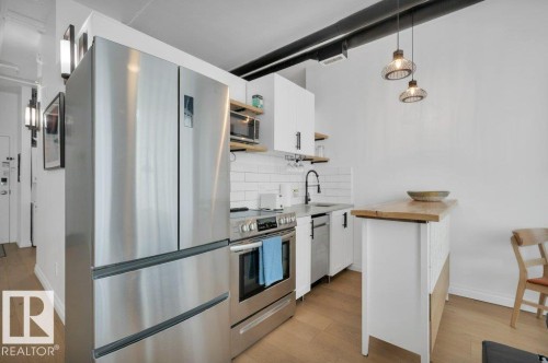 911 10024 Jasper Avenue, Edmonton, AB - Indoor Photo Showing Kitchen With Upgraded Kitchen
