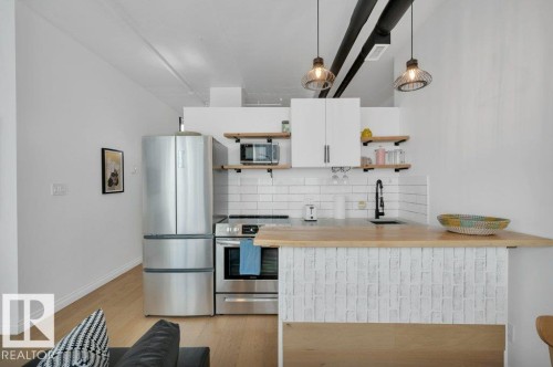 911 10024 Jasper Avenue, Edmonton, AB - Indoor Photo Showing Kitchen