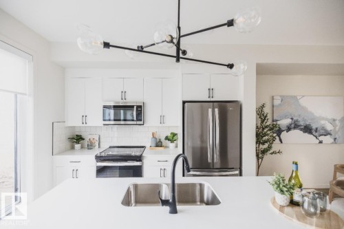 312 32 Street, Edmonton, AB - Indoor Photo Showing Kitchen With Double Sink With Upgraded Kitchen