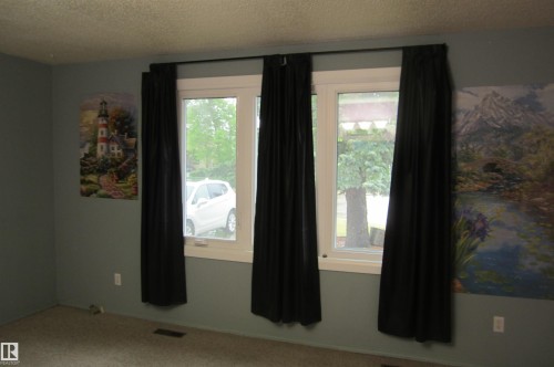 Triple window unit featuring white framing - 3814 37 Avenue, Leduc, AB - Indoor