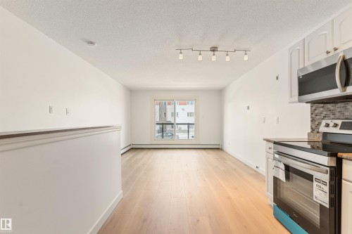 109 11429 124 Street, Edmonton, AB - Indoor Photo Showing Kitchen