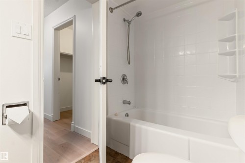 109 11429 124 Street, Edmonton, AB - Indoor Photo Showing Bathroom