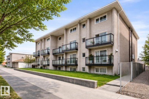 109 11429 124 Street, Edmonton, AB - Outdoor