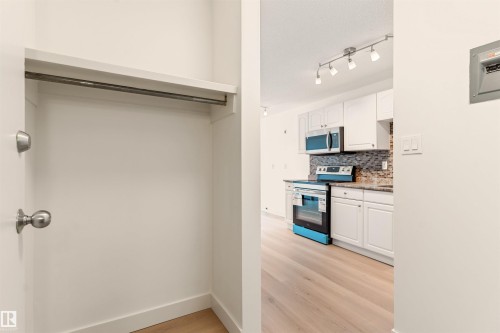 109 11429 124 Street, Edmonton, AB - Indoor Photo Showing Kitchen