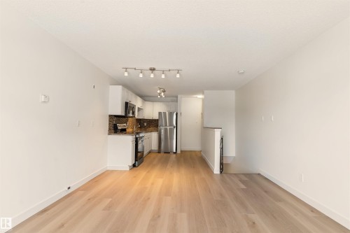 109 11429 124 Street, Edmonton, AB - Indoor Photo Showing Kitchen