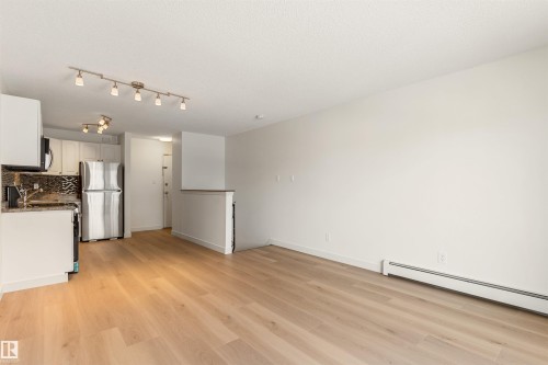 109 11429 124 Street, Edmonton, AB - Indoor Photo Showing Kitchen