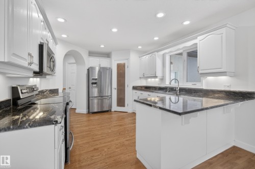 19 Country Lane, Stony Plain, AB - Indoor Photo Showing Kitchen With Upgraded Kitchen