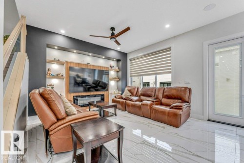 1760 18 Street, Edmonton, AB - Indoor Photo Showing Living Room