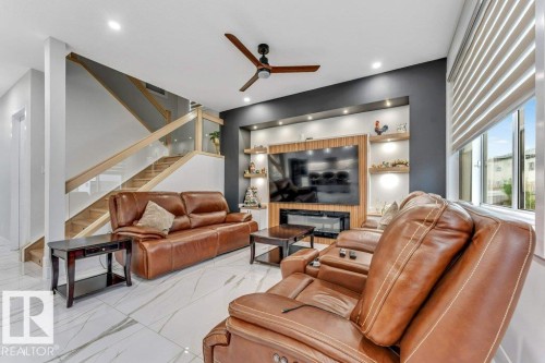 1760 18 Street, Edmonton, AB - Indoor Photo Showing Living Room