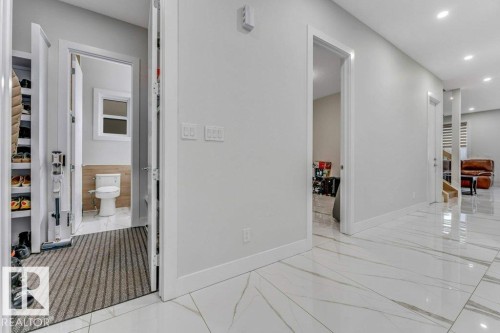 1760 18 Street, Edmonton, AB - Indoor