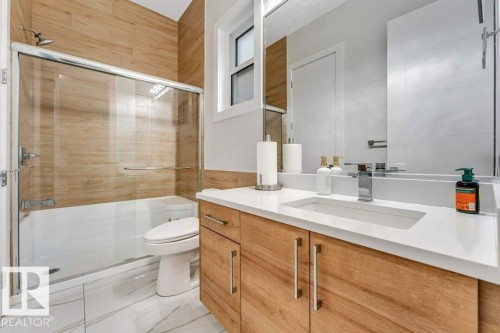 1760 18 Street, Edmonton, AB - Indoor Photo Showing Bathroom