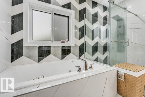1760 18 Street, Edmonton, AB - Indoor Photo Showing Bathroom