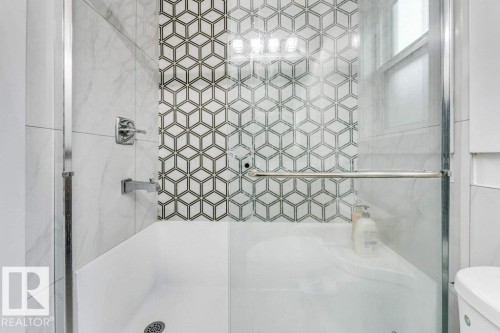 1760 18 Street, Edmonton, AB - Indoor Photo Showing Bathroom