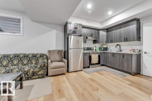 1760 18 Street, Edmonton, AB - Indoor Photo Showing Kitchen