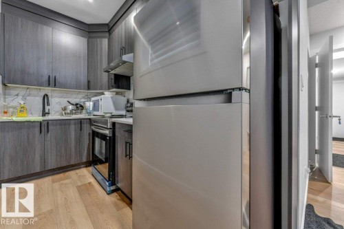 1760 18 Street, Edmonton, AB - Indoor Photo Showing Kitchen