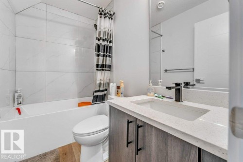 1760 18 Street, Edmonton, AB - Indoor Photo Showing Bathroom