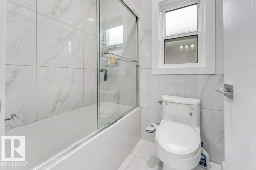 1760 18 Street, Edmonton, AB - Indoor Photo Showing Bathroom