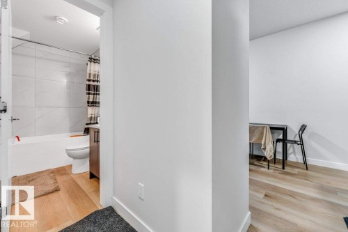 1760 18 Street, Edmonton, AB - Indoor Photo Showing Bathroom