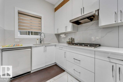 1760 18 Street, Edmonton, AB - Indoor Photo Showing Kitchen With Upgraded Kitchen