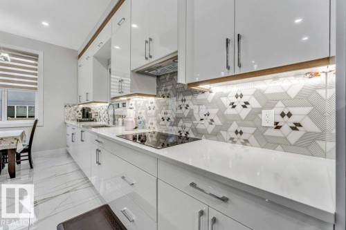 1760 18 Street, Edmonton, AB - Indoor Photo Showing Kitchen With Upgraded Kitchen