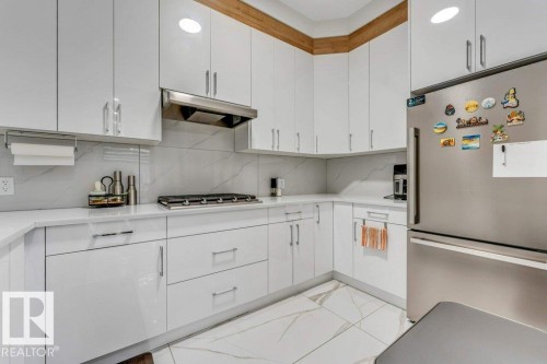 1760 18 Street, Edmonton, AB - Indoor Photo Showing Kitchen