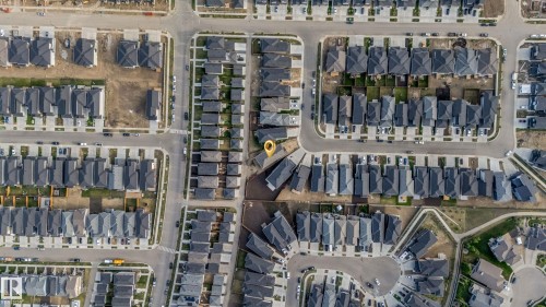 Aerial view of a residential community featuring grid and cul-de-sac street patterns - 4015 39 Street, Beaumont, AB - 