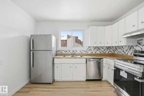 202 Kaskitayo Court, Edmonton, AB - Indoor Photo Showing Kitchen With Double Sink