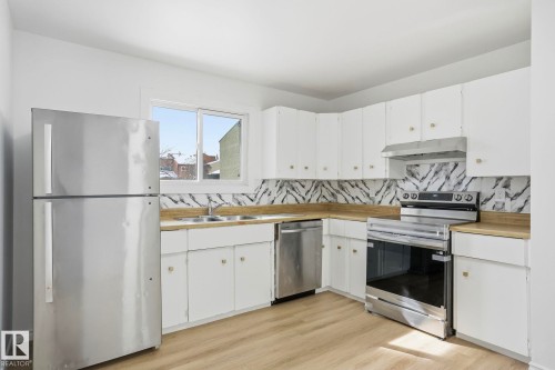 202 Kaskitayo Court, Edmonton, AB - Indoor Photo Showing Kitchen With Double Sink
