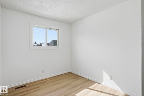 202 Kaskitayo Court, Edmonton, AB - Indoor Photo Showing Other Room