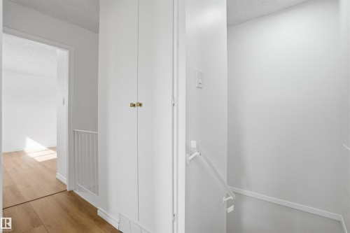 202 Kaskitayo Court, Edmonton, AB - Indoor Photo Showing Other Room
