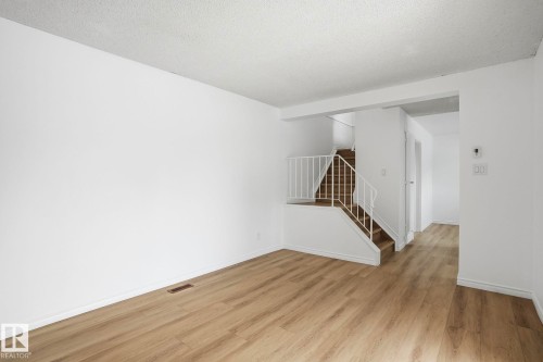 202 Kaskitayo Court, Edmonton, AB - Indoor Photo Showing Other Room