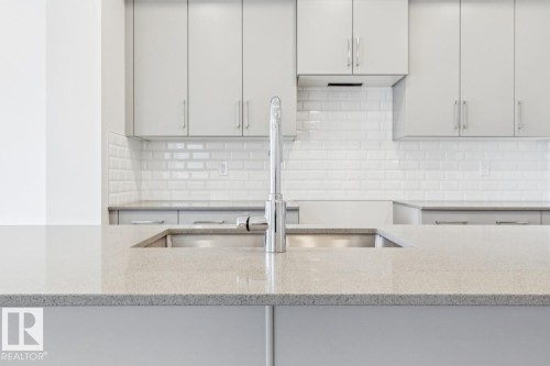61 Gambel Loop, Spruce Grove, AB - Indoor Photo Showing Kitchen With Upgraded Kitchen