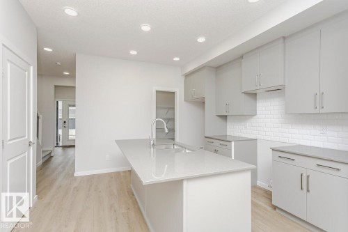 61 Gambel Loop, Spruce Grove, AB - Indoor Photo Showing Kitchen With Upgraded Kitchen
