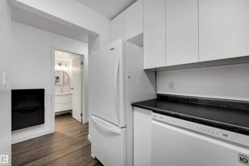 103 10138 116 Street, Edmonton, AB - Indoor Photo Showing Kitchen