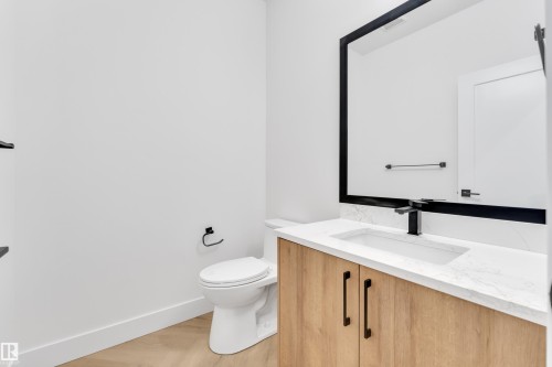 737 Astoria Way, Devon, AB - Indoor Photo Showing Bathroom