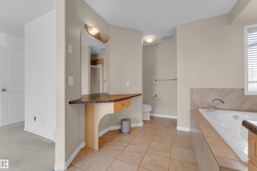 5528 209 Street, Edmonton, AB 