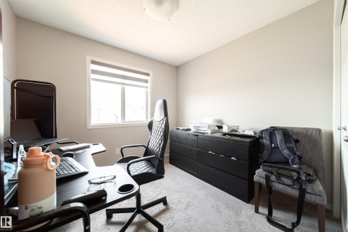 Neutral tone wall paint with light-colored carpet flooring - 3038 Checknita Way Sw, Edmonton, AB 