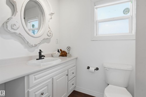 56502 Rge Road 33, Rural Lac Ste. Anne County, AB - Indoor Photo Showing Bathroom