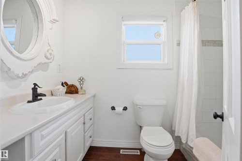 56502 Rge Road 33, Rural Lac Ste. Anne County, AB - Indoor Photo Showing Bathroom