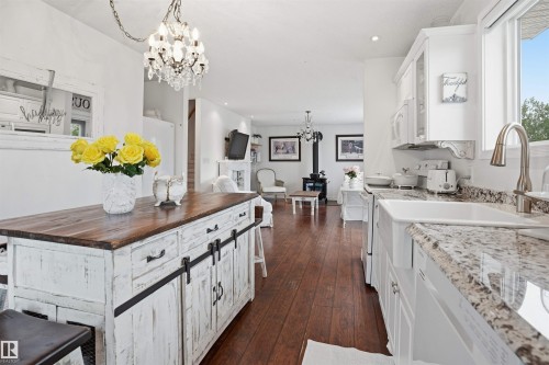 56502 Rge Road 33, Rural Lac Ste. Anne County, AB - Indoor Photo Showing Kitchen