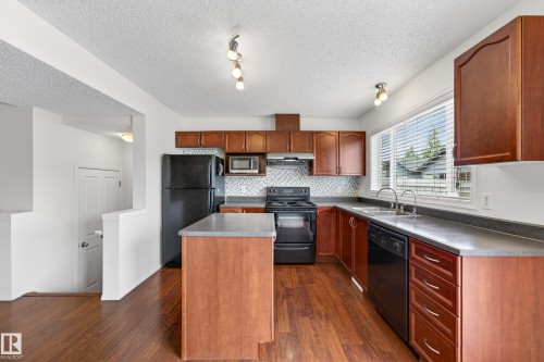 5917 South Terwillegar Boulevard, Edmonton, AB - Indoor Photo Showing Kitchen With Double Sink