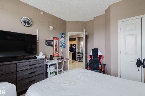 Bedroom featuring neutral wall tones and a textured ceiling - 1-405 4245 139 Avenue, Edmonton, AB 