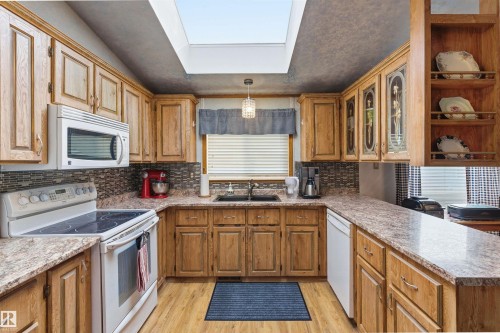 5 3400 48 Street, Stony Plain, AB - Indoor Photo Showing Kitchen